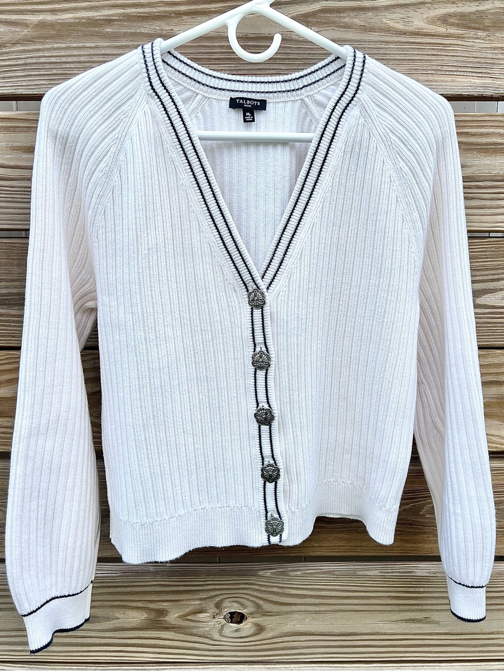 Talbots Cream Ribbed V-Neck Cardigan with Navy Trim & Silver Buttons Women’s XS